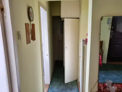 hol cu oglinda si dulap vanzare-cumparare apartament Sector 2, București